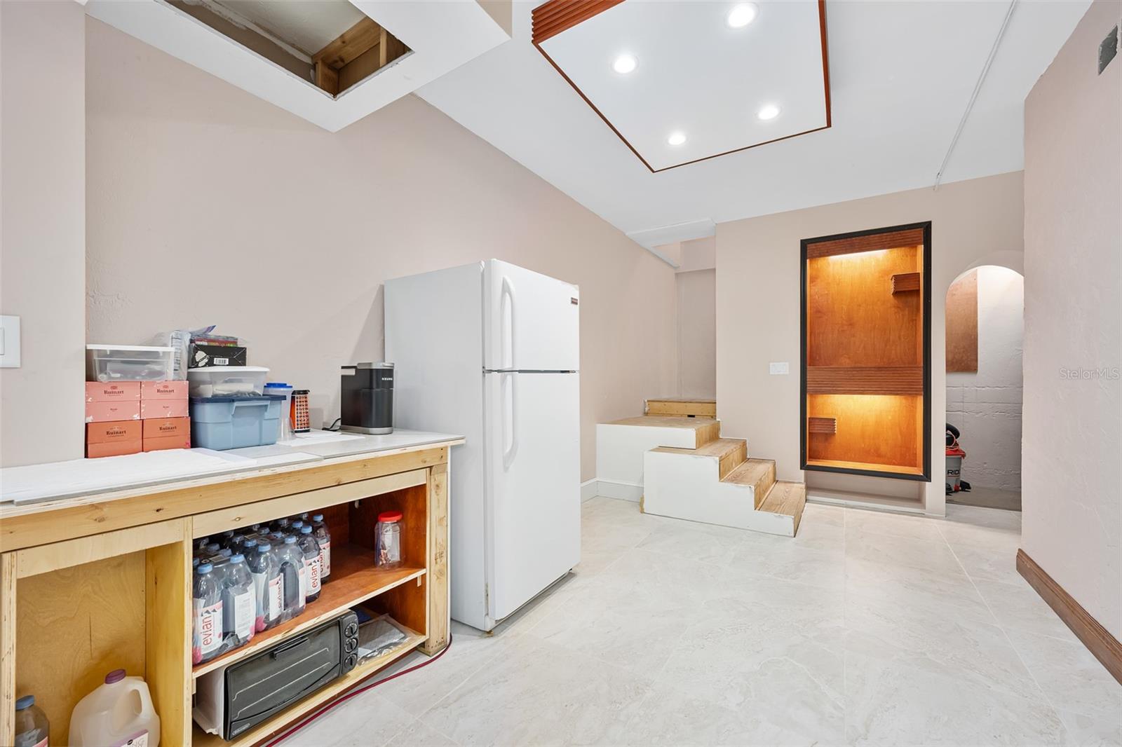 Image 49 of 81 For 974 Nova Road