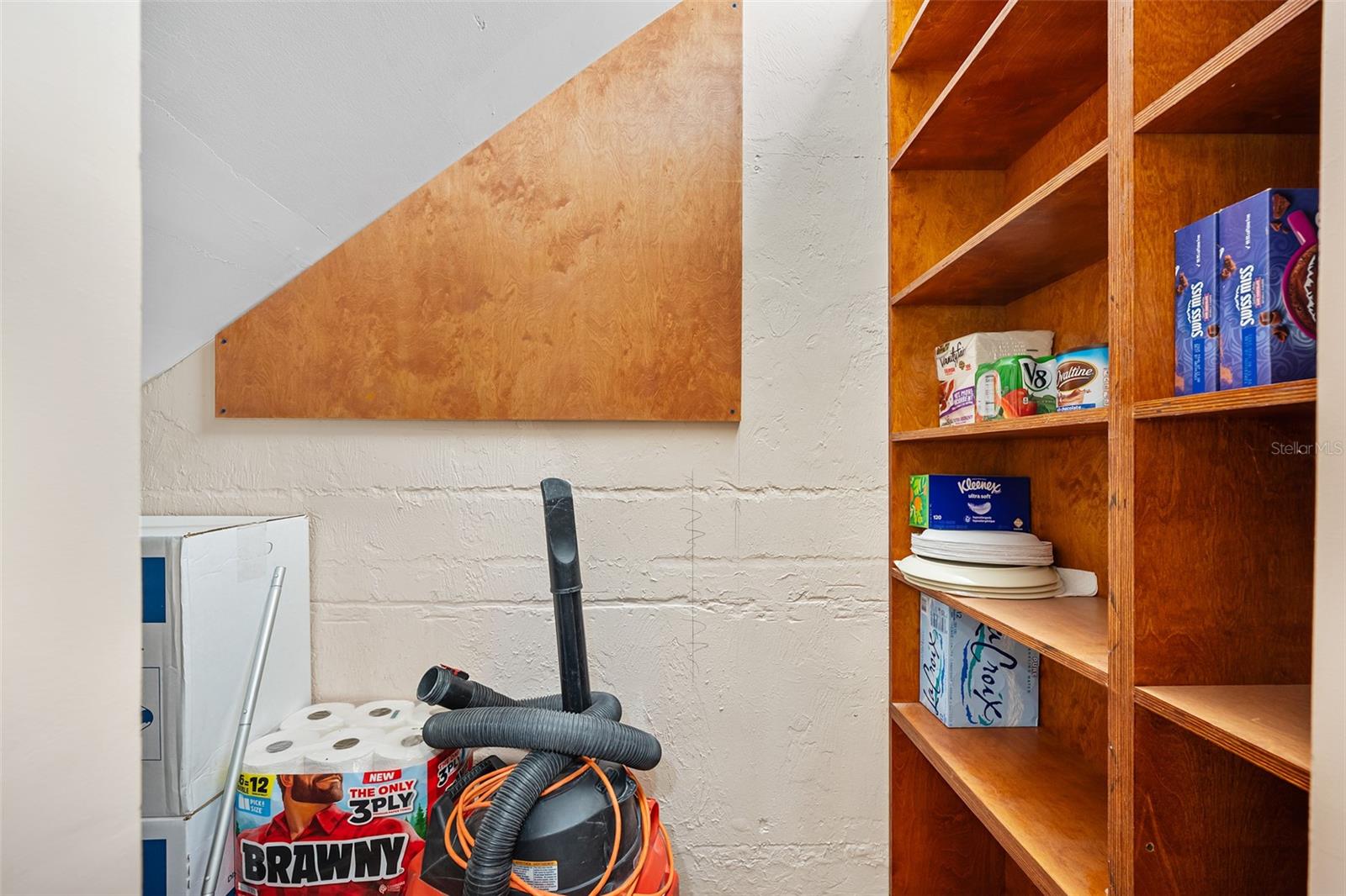 Image 50 of 81 For 974 Nova Road