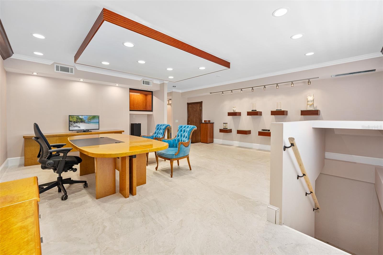 Image 51 of 81 For 974 Nova Road