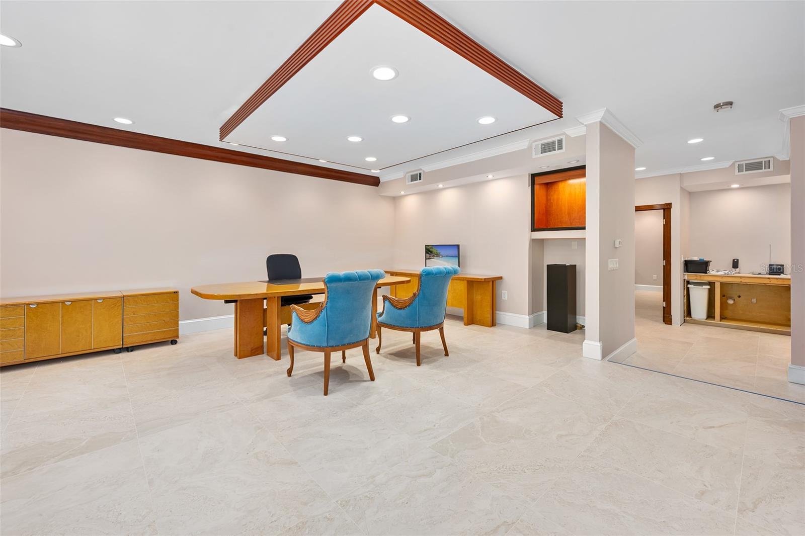 Image 52 of 81 For 974 Nova Road