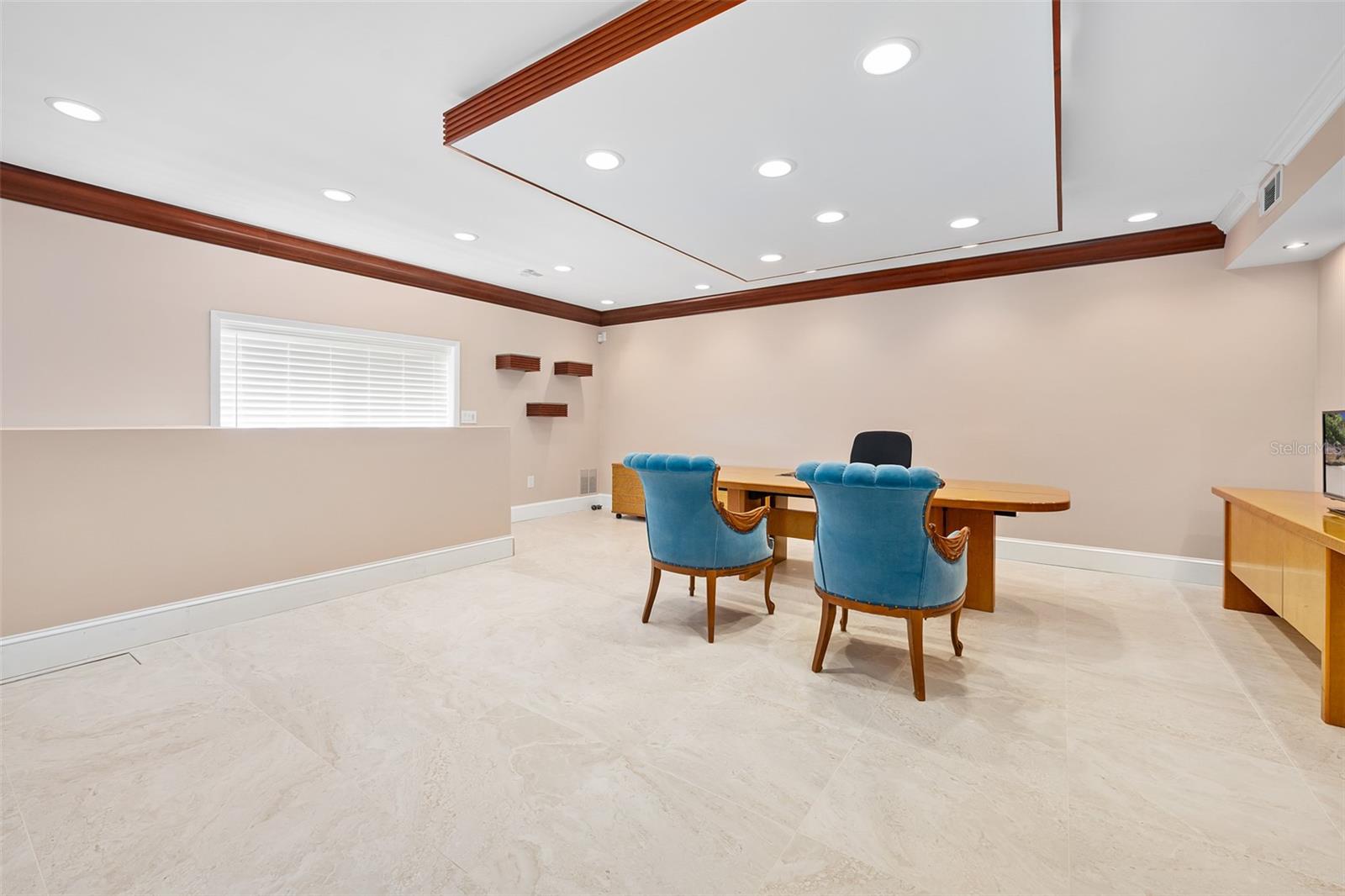 Image 53 of 81 For 974 Nova Road