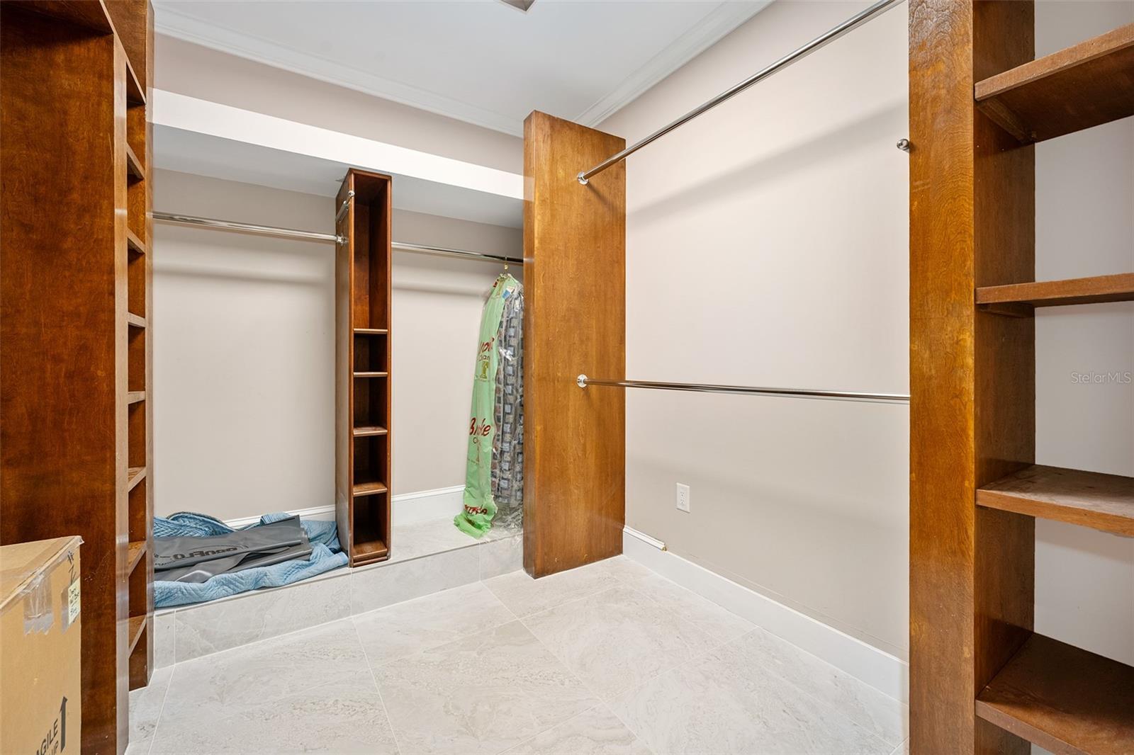 Image 57 of 81 For 974 Nova Road