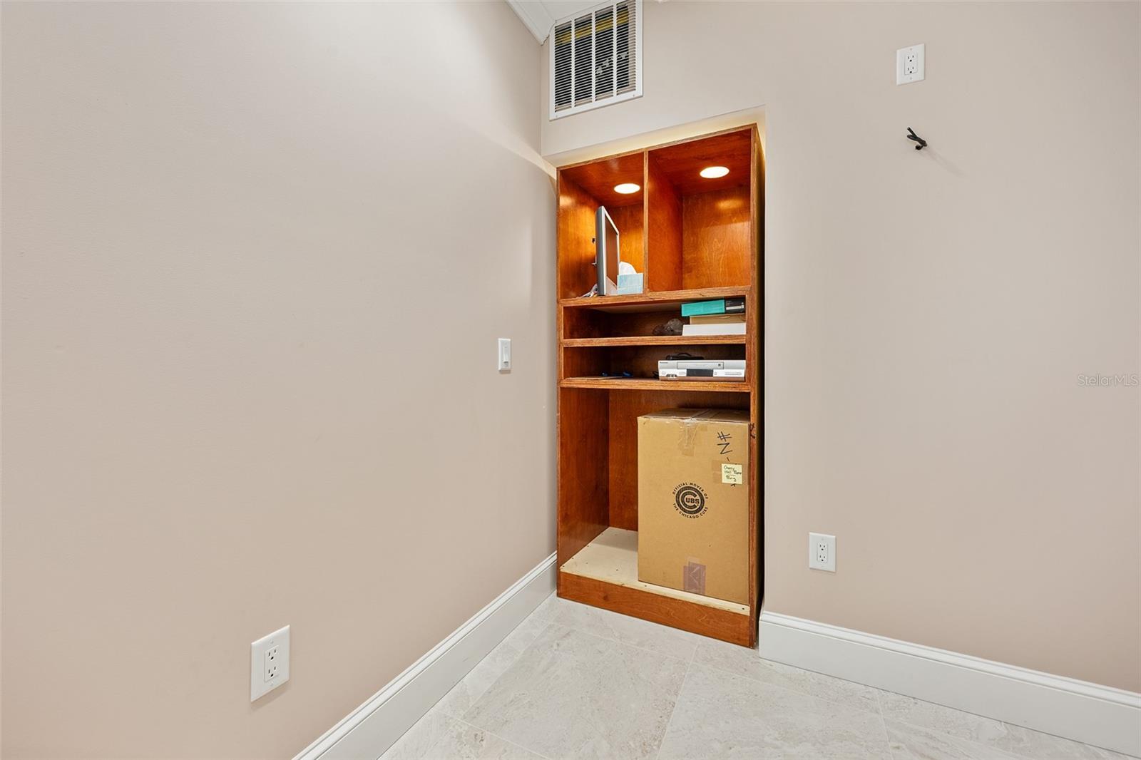 Image 60 of 81 For 974 Nova Road