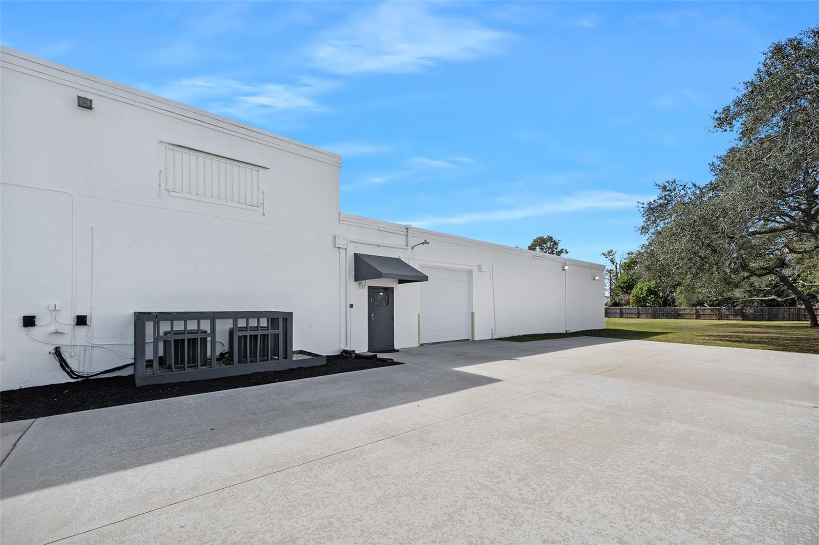 Image 9 of 81 For 974 Nova Road