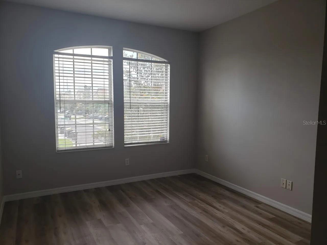 Image 12 of 16 For 469 Glastonbury Drive