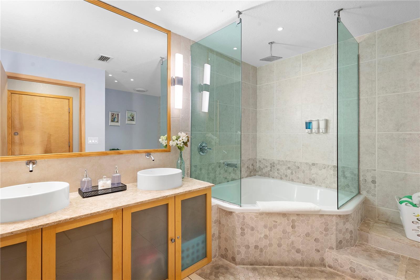 Image 20 of 30 For 101 Palm Harbor Parkway A+b 223