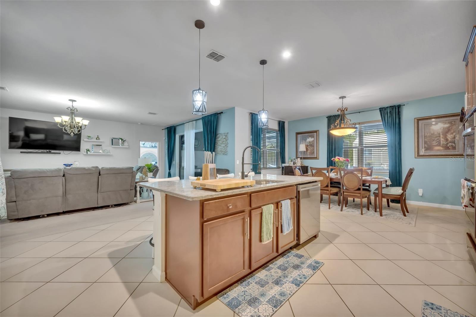 Image 10 of 51 For 2119 White Dahlia Drive