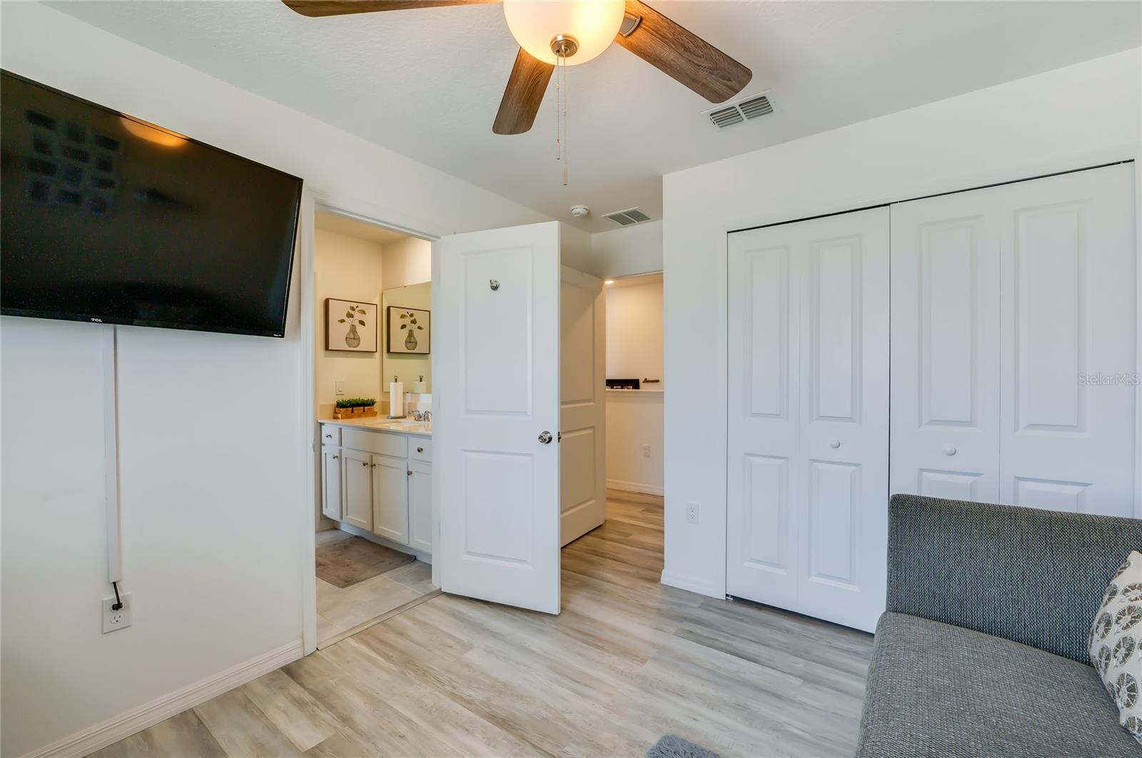 Image 29 of 57 For 3986 Willowbrook Drive