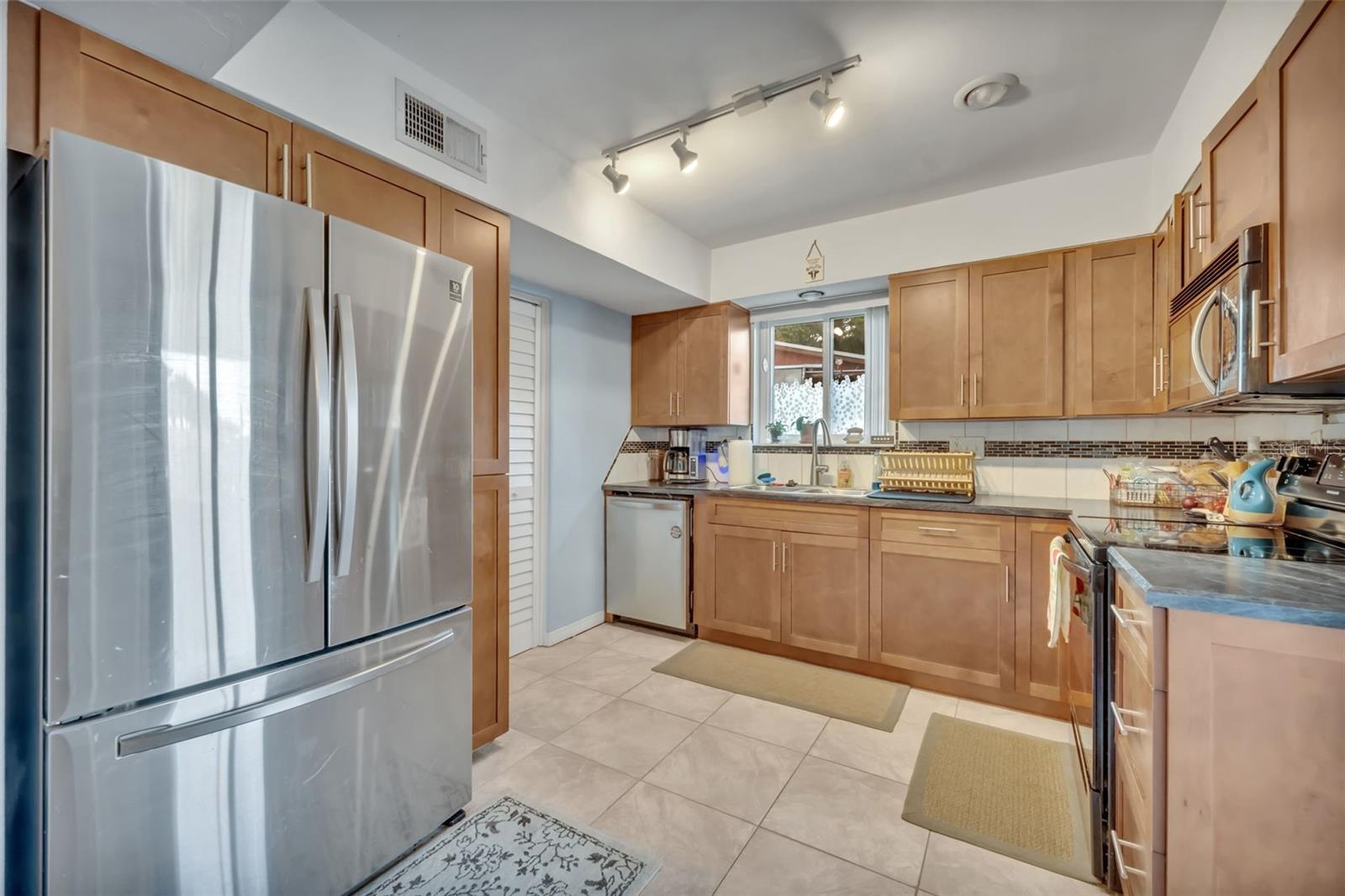 Image 11 of 54 For 715 Alcazar Avenue