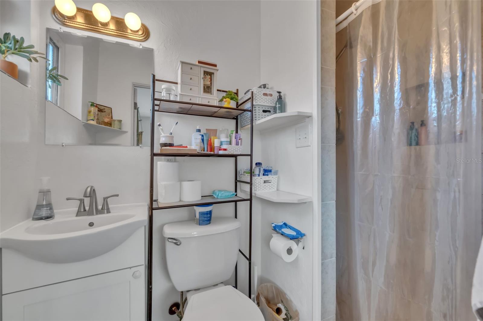 Image 18 of 54 For 715 Alcazar Avenue