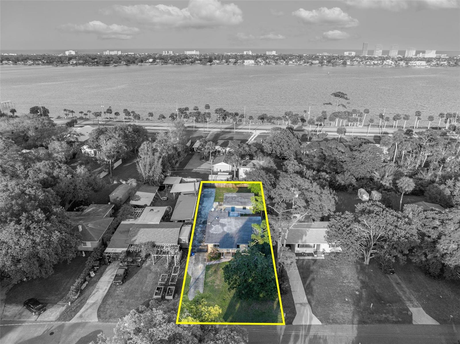 Image 43 of 54 For 715 Alcazar Avenue