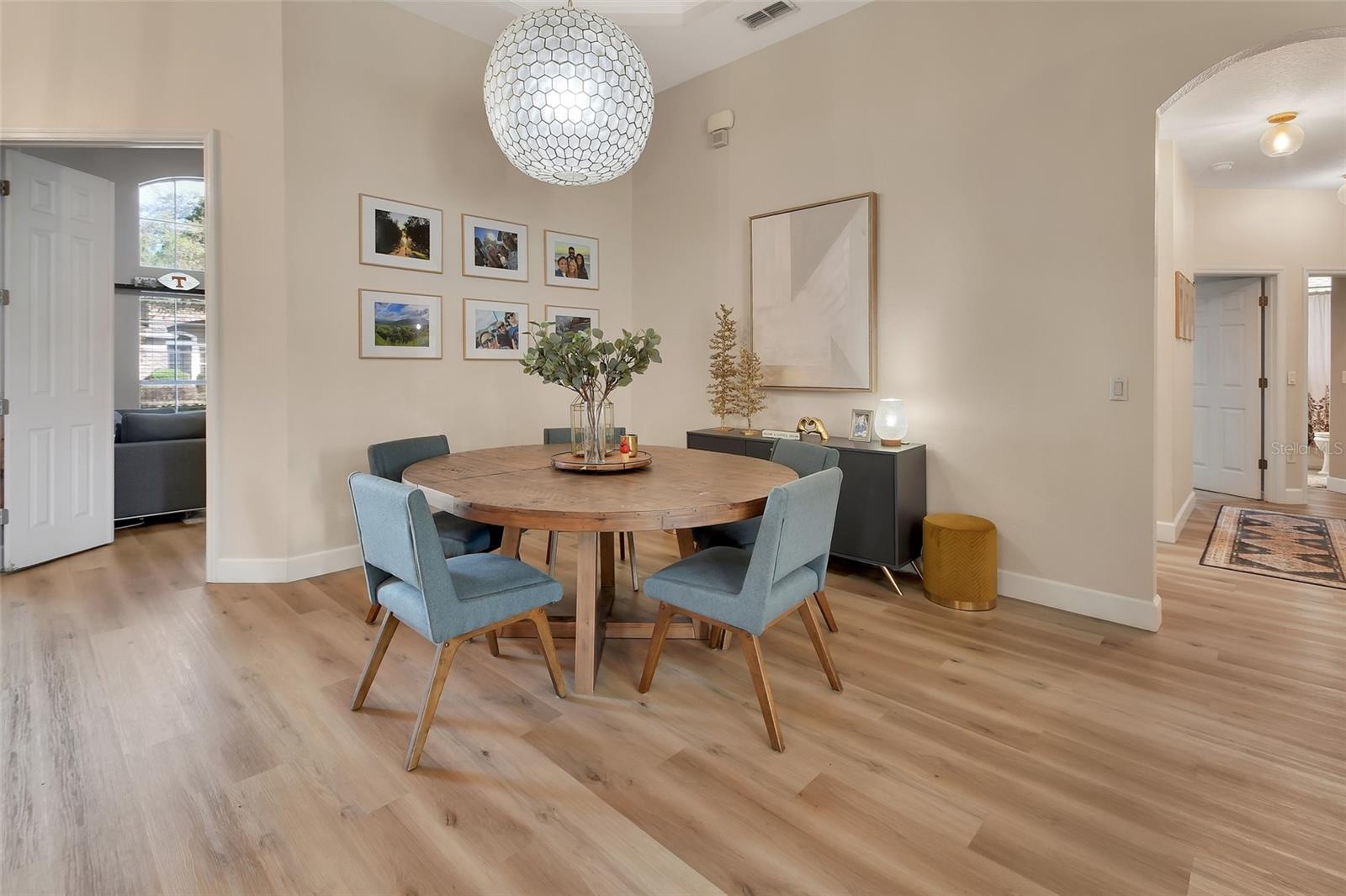 Image 10 of 54 For 407 Thoroughbred Way