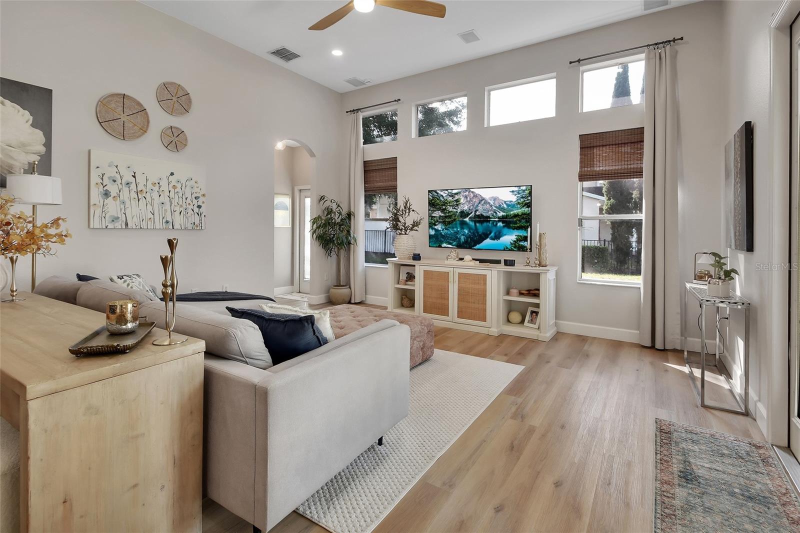 Image 17 of 54 For 407 Thoroughbred Way