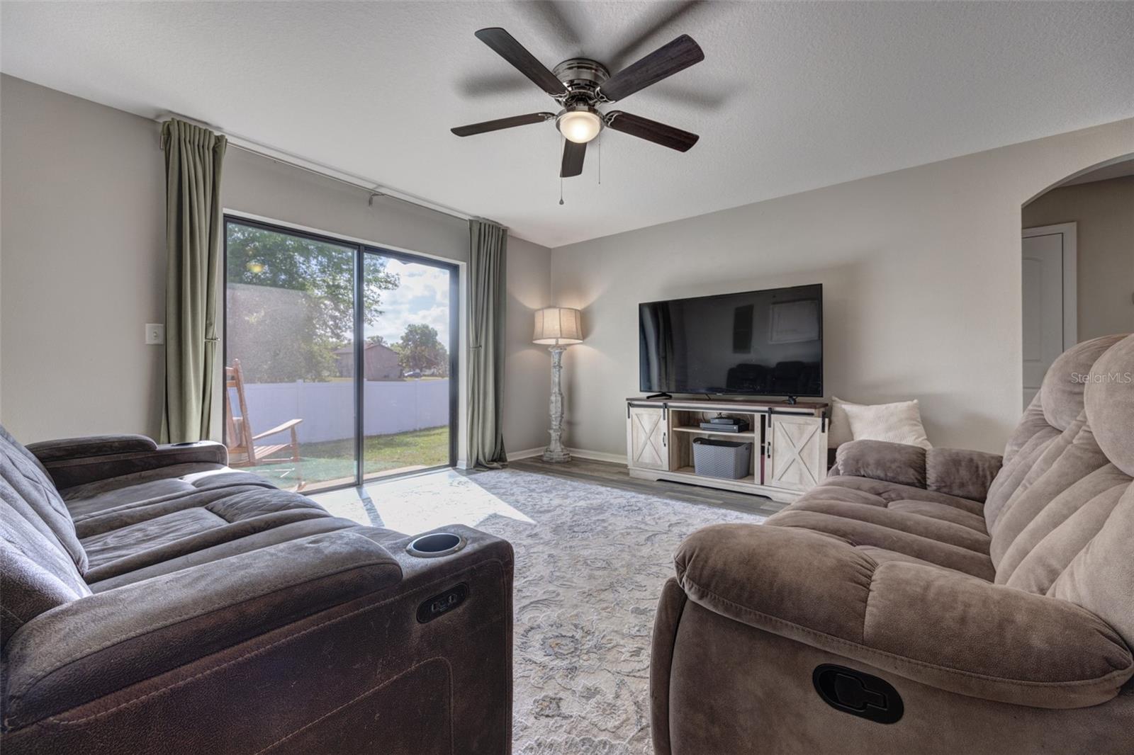 Image 11 of 37 For 309 Southern Winds Boulevard