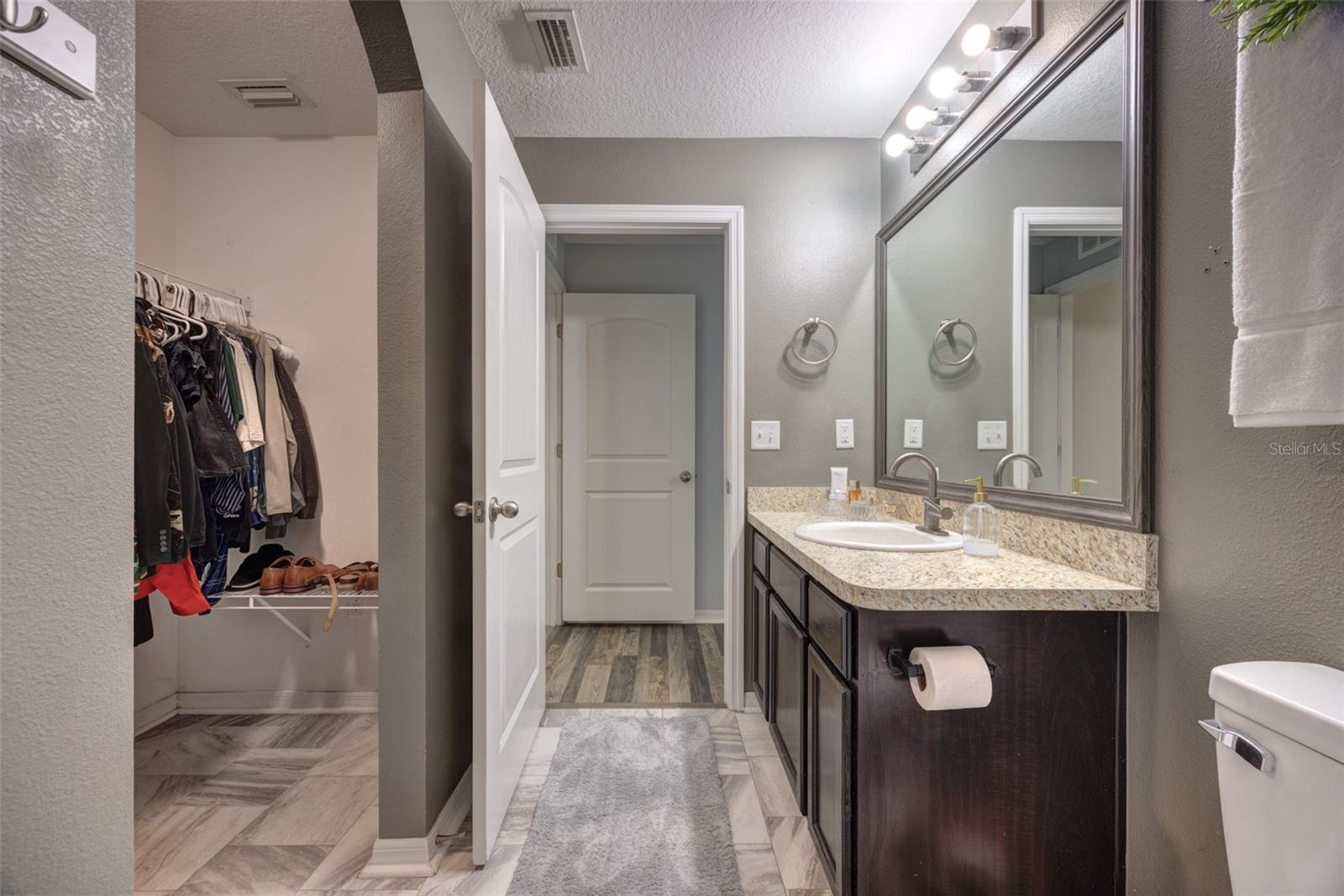 Image 18 of 37 For 309 Southern Winds Boulevard