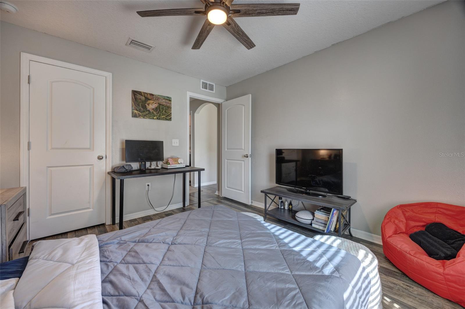 Image 24 of 37 For 309 Southern Winds Boulevard