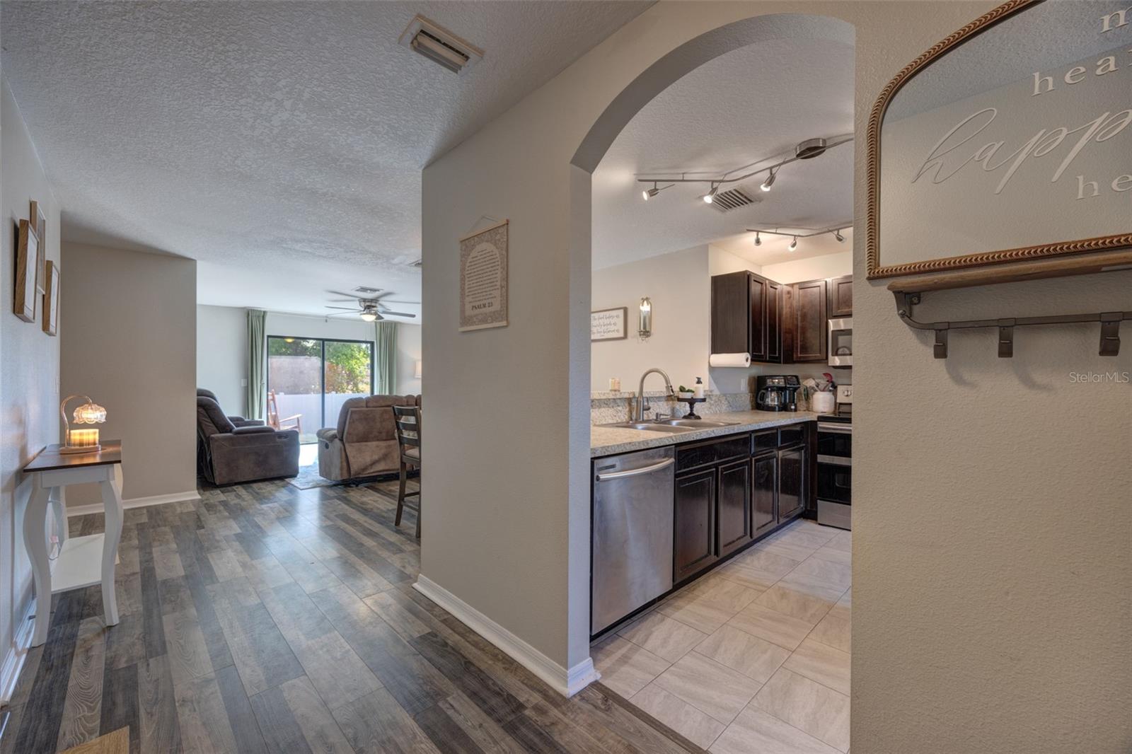 Image 4 of 37 For 309 Southern Winds Boulevard