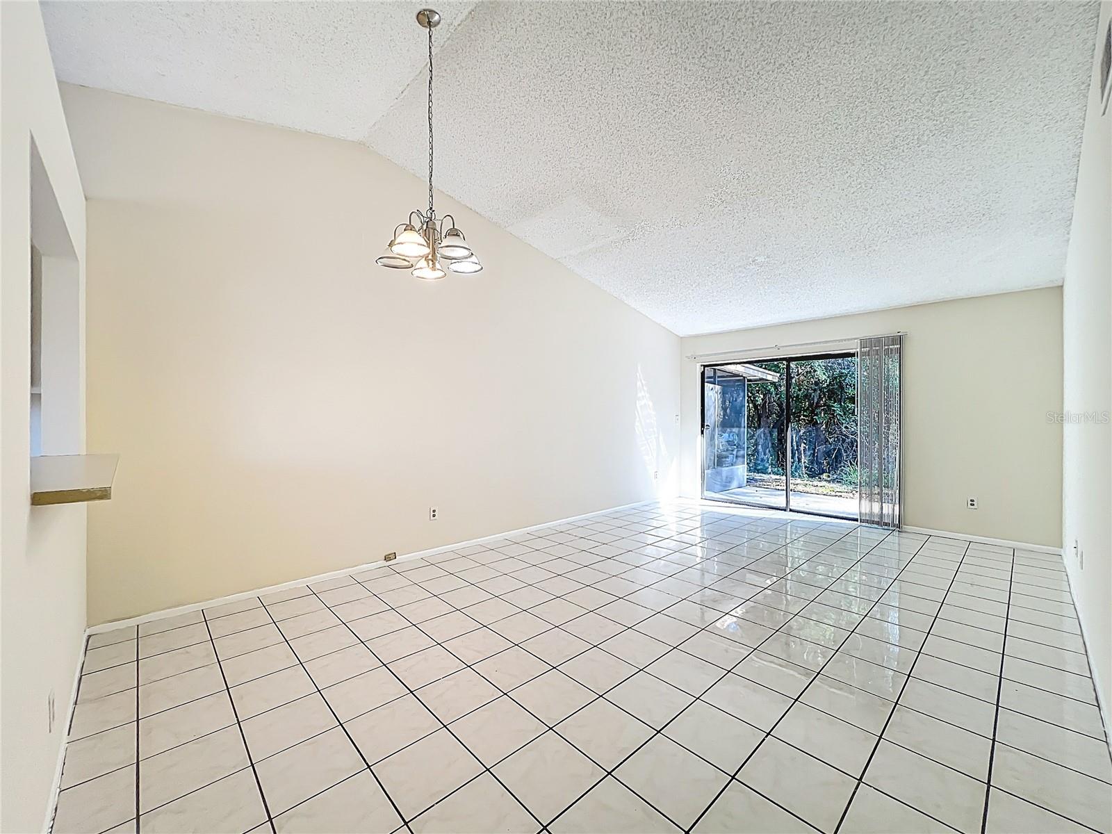 Image 10 of 39 For 193 Creekside Way