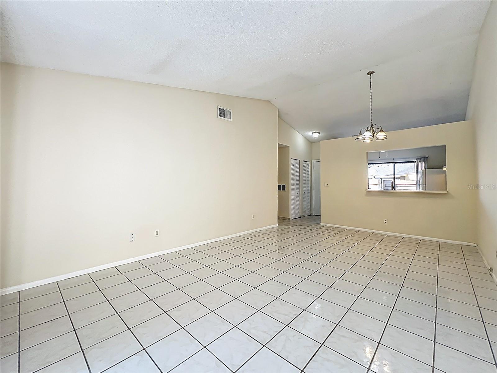 Image 12 of 39 For 193 Creekside Way