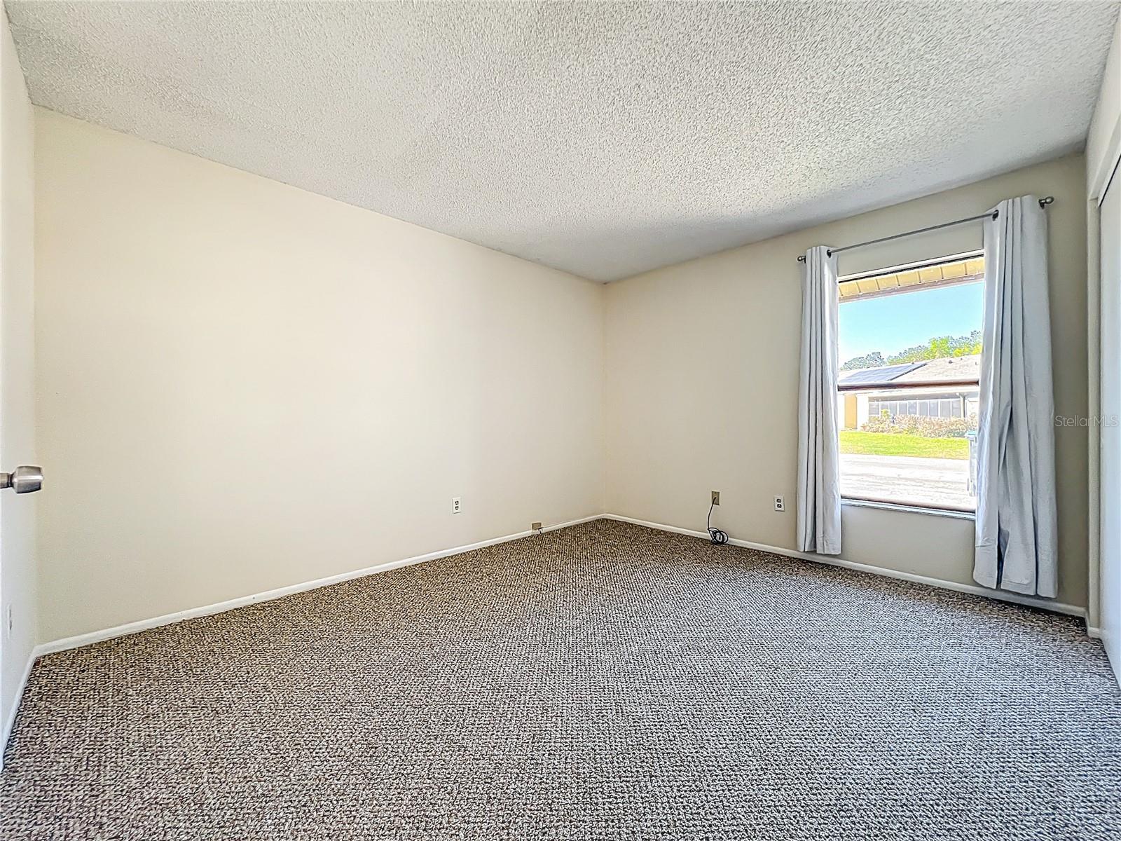 Image 13 of 39 For 193 Creekside Way