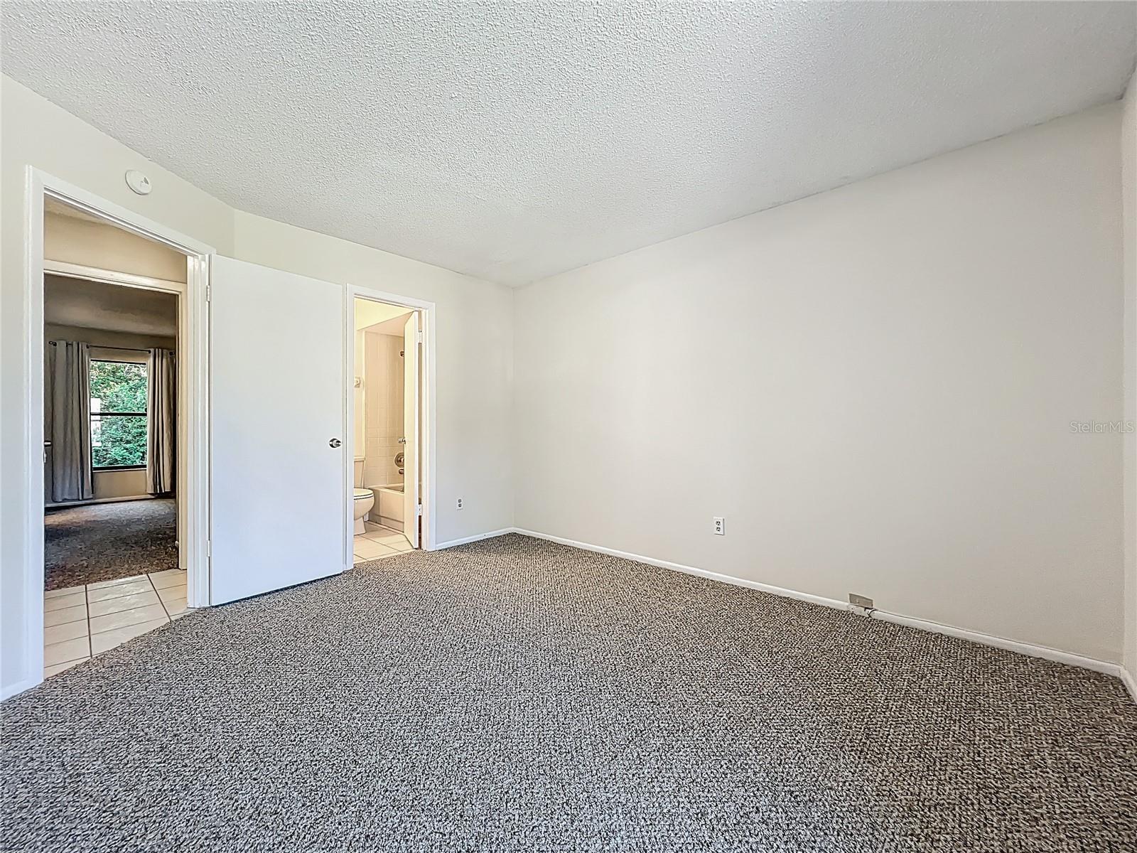 Image 14 of 39 For 193 Creekside Way