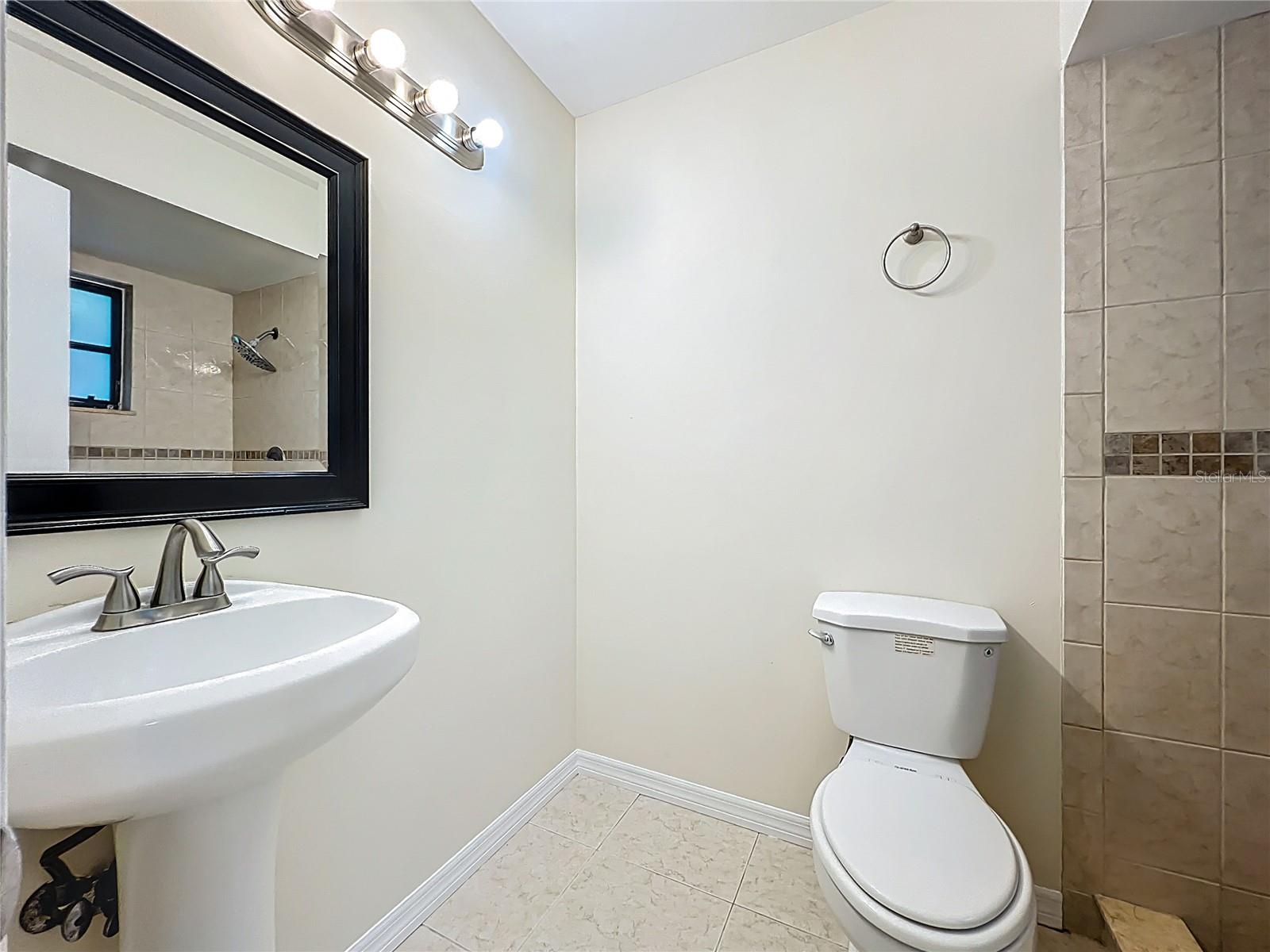 Image 21 of 39 For 193 Creekside Way