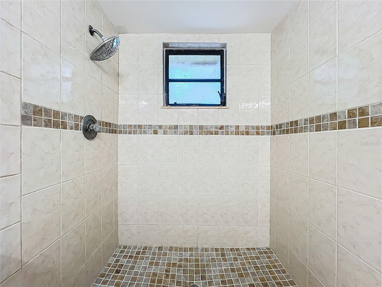 Image 22 of 39 For 193 Creekside Way