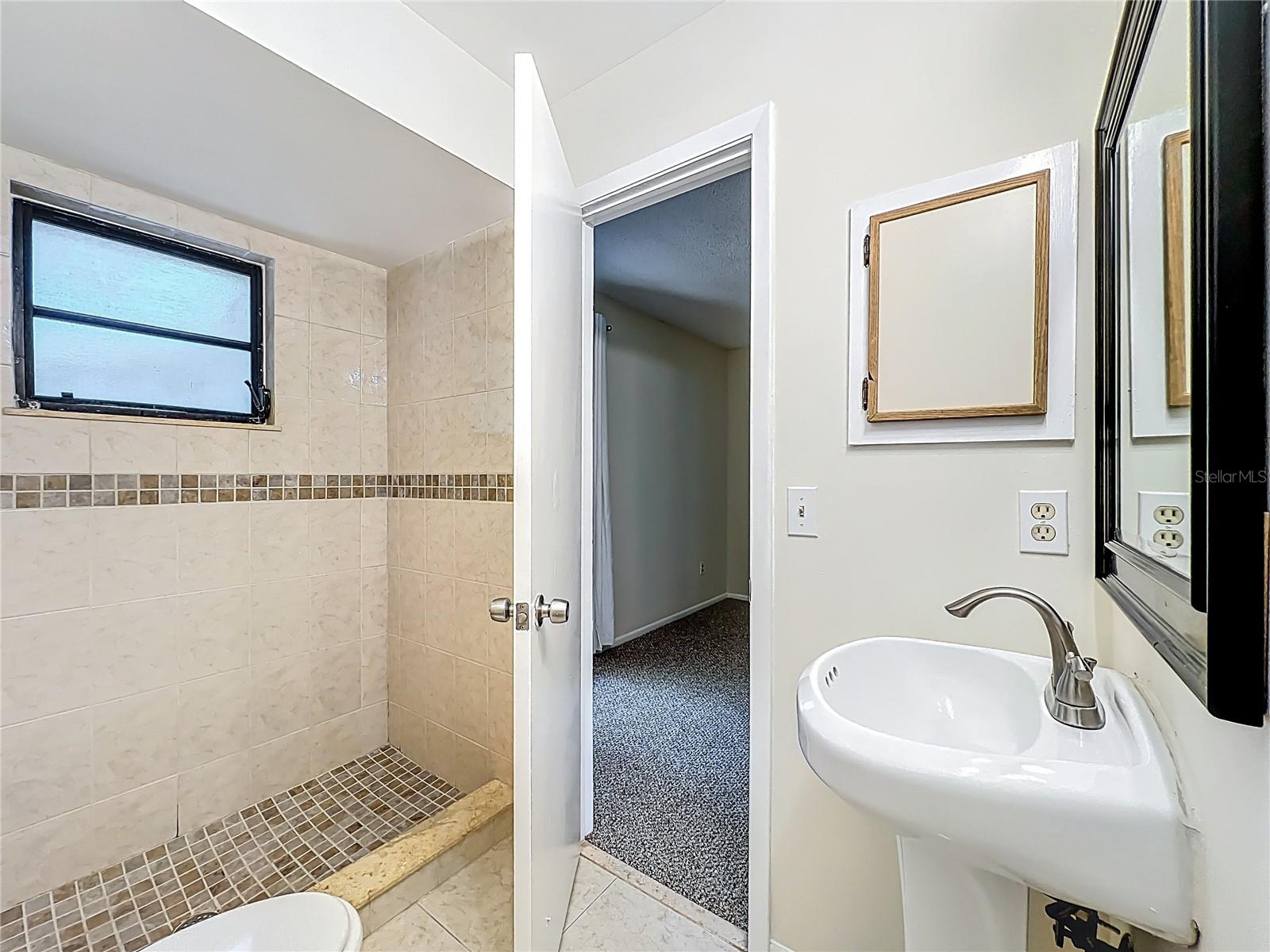 Image 23 of 39 For 193 Creekside Way