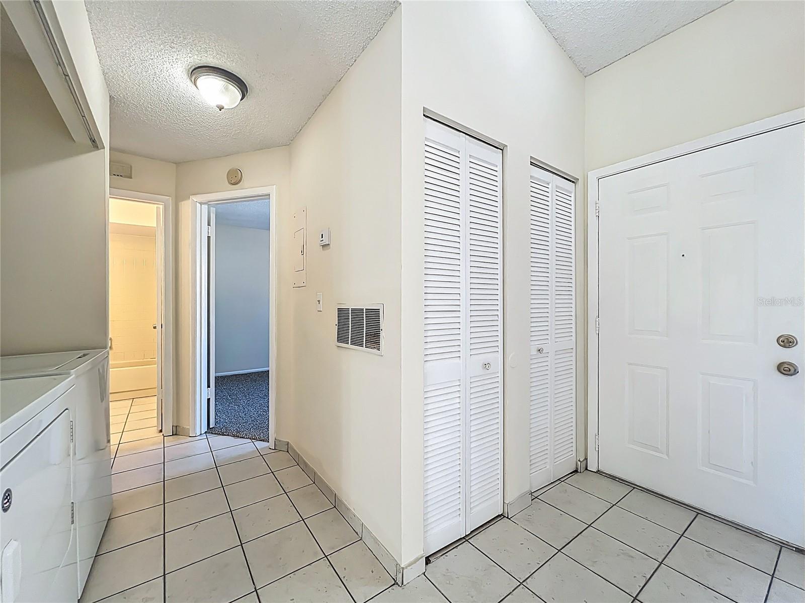 Image 6 of 39 For 193 Creekside Way