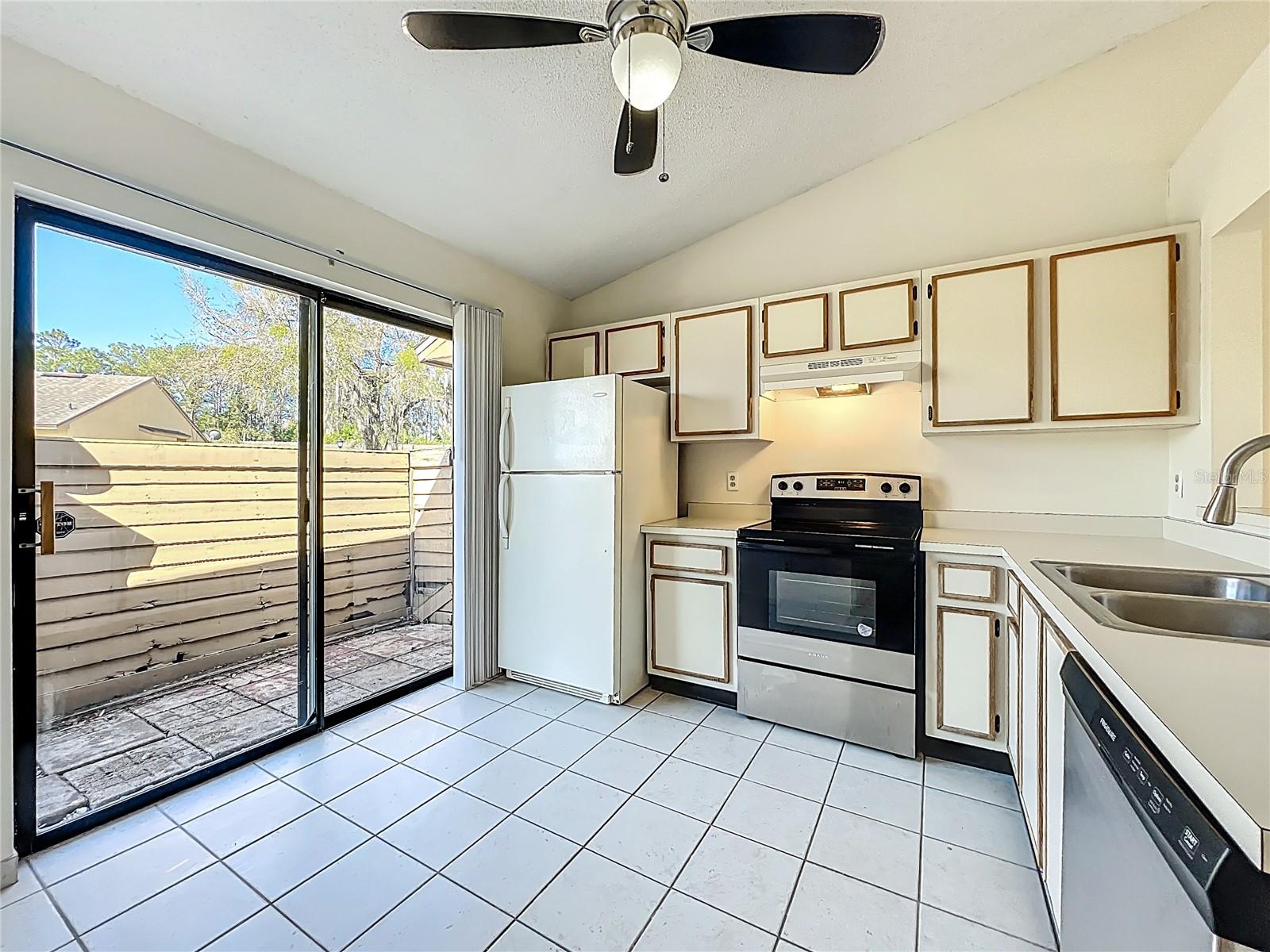 Image 8 of 39 For 193 Creekside Way