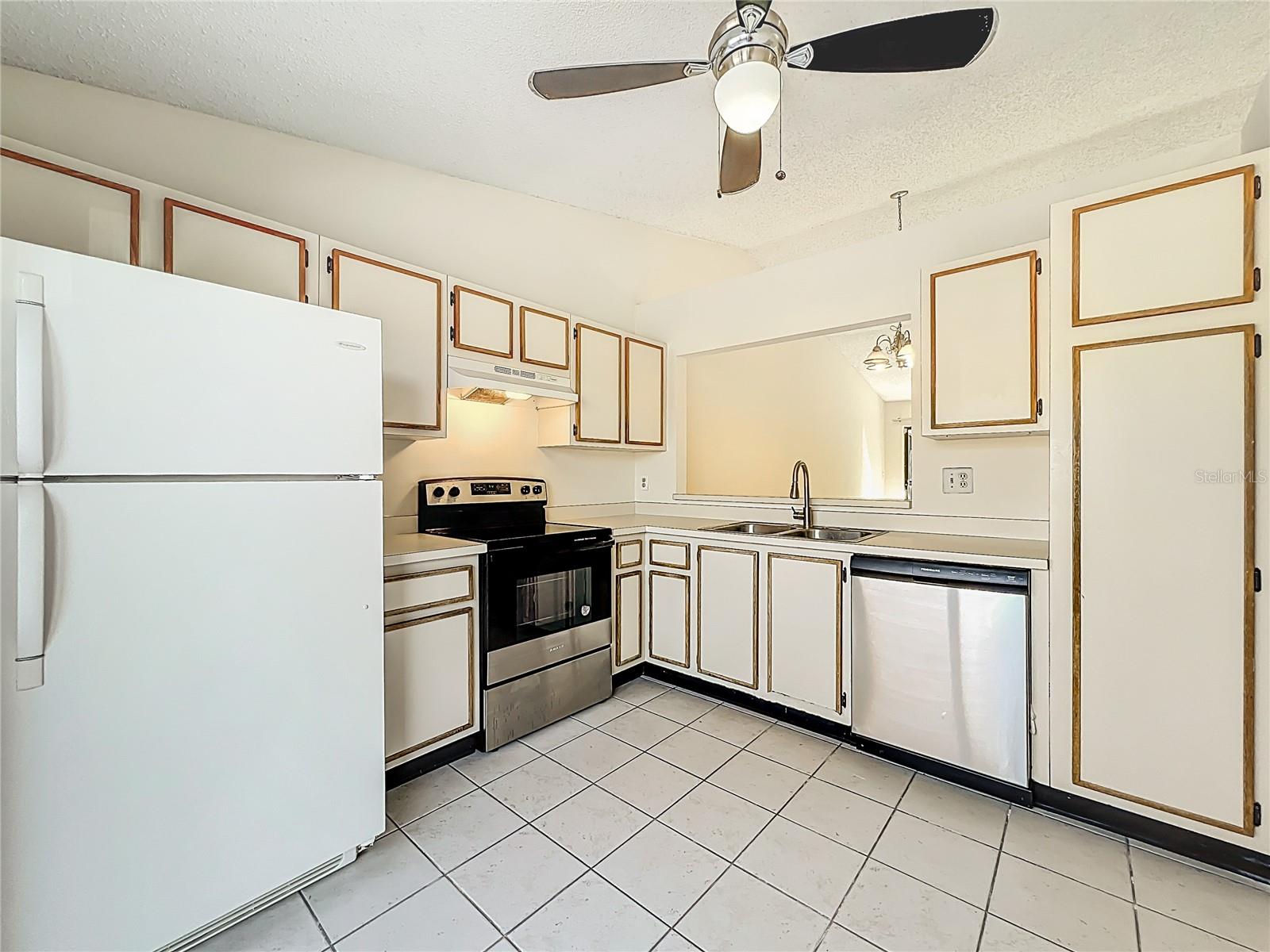 Image 9 of 39 For 193 Creekside Way