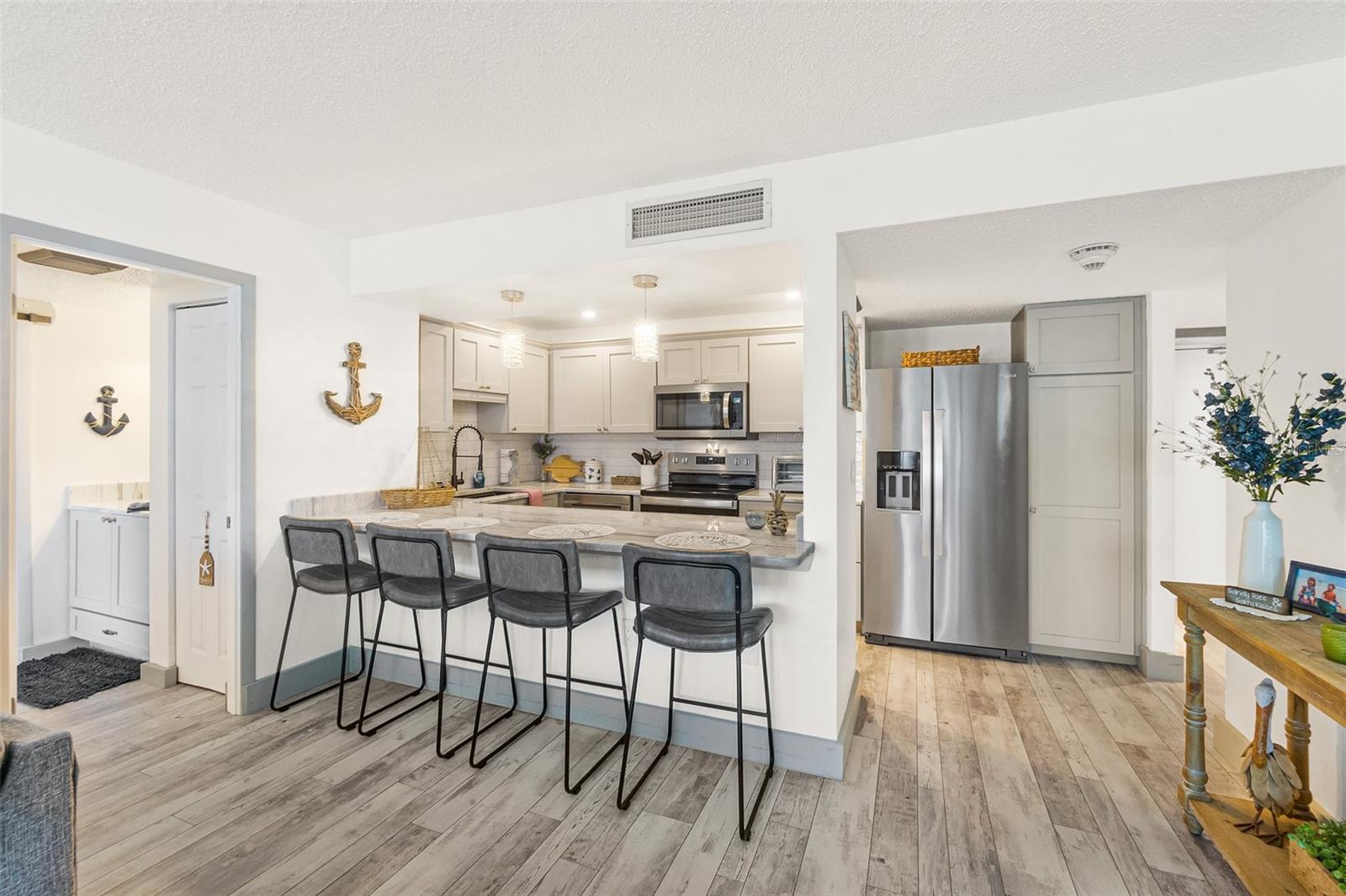 Image 11 of 49 For 3051 Atlantic Avenue P020