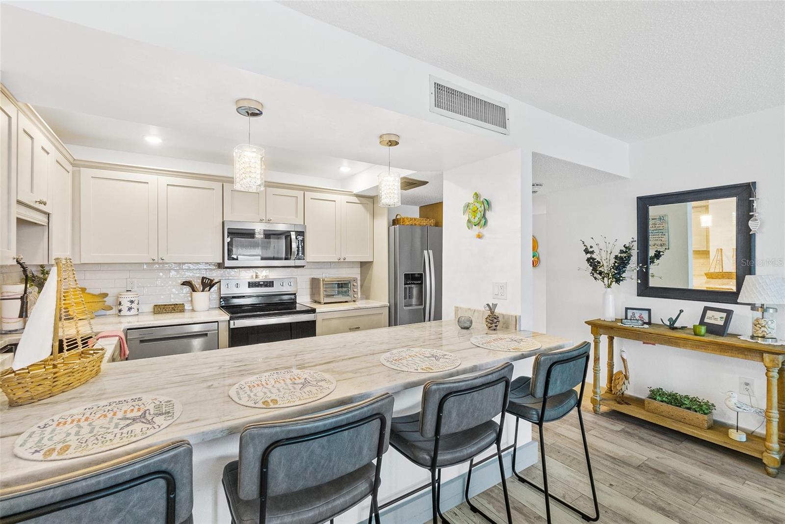 Image 12 of 49 For 3051 Atlantic Avenue P020