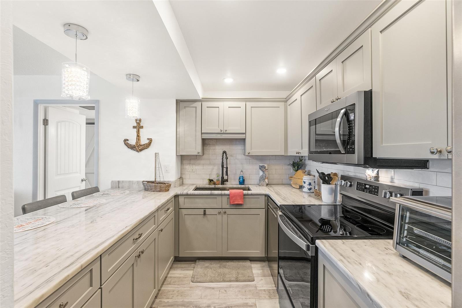 Image 13 of 49 For 3051 Atlantic Avenue P020