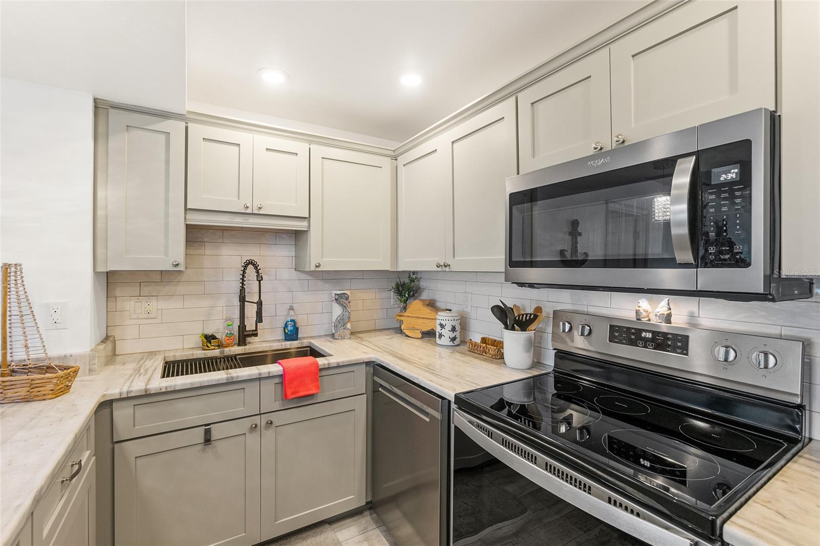 Image 14 of 49 For 3051 Atlantic Avenue P020