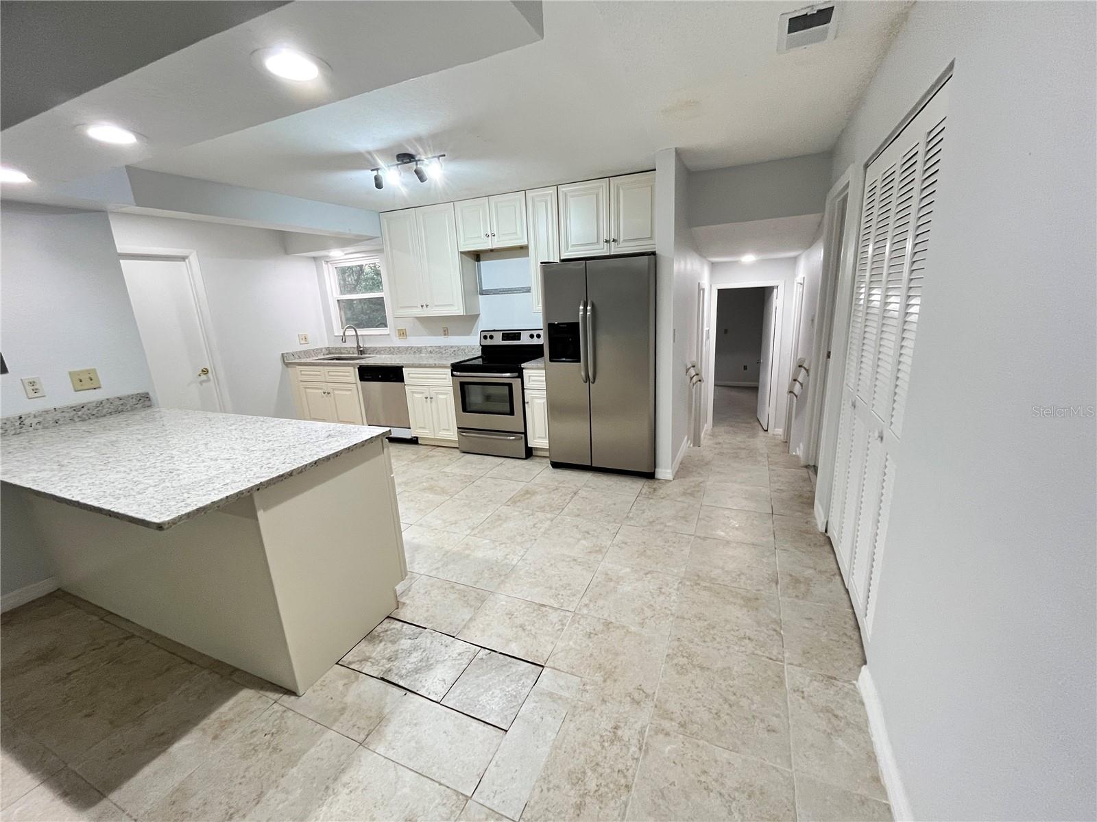 Image 11 of 53 For 6 Robinwood Drive