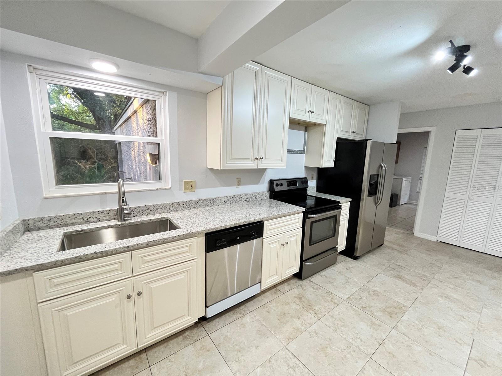 Image 16 of 53 For 6 Robinwood Drive