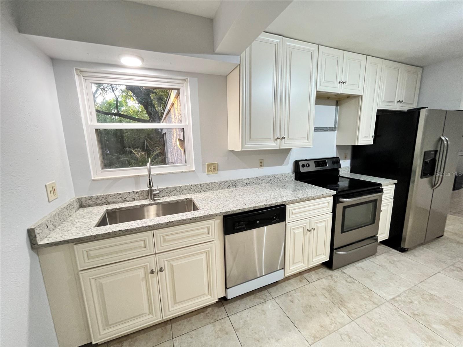 Image 17 of 53 For 6 Robinwood Drive