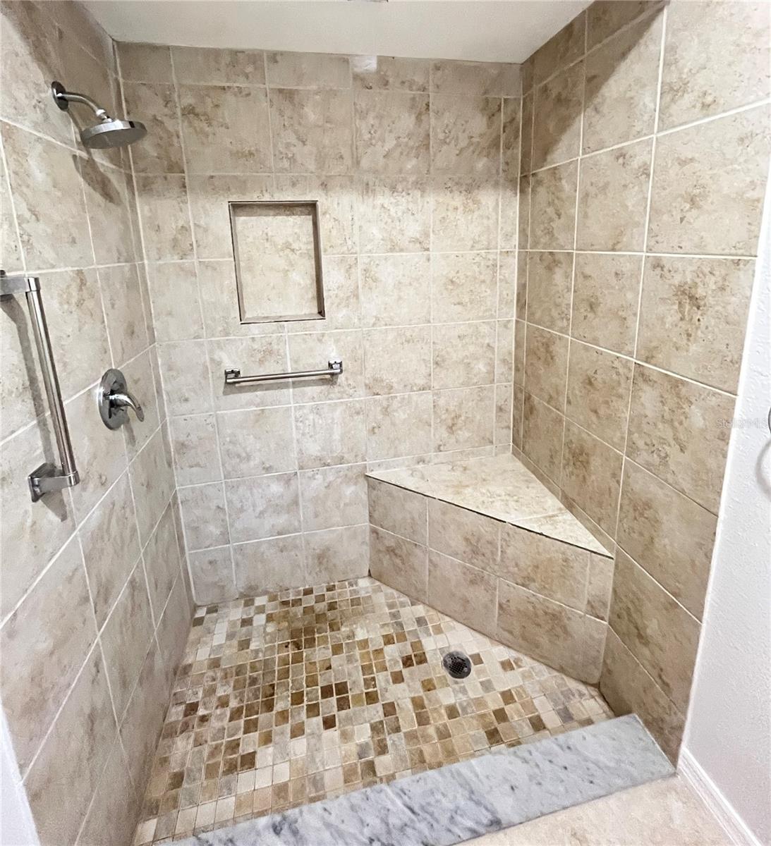 Image 27 of 53 For 6 Robinwood Drive