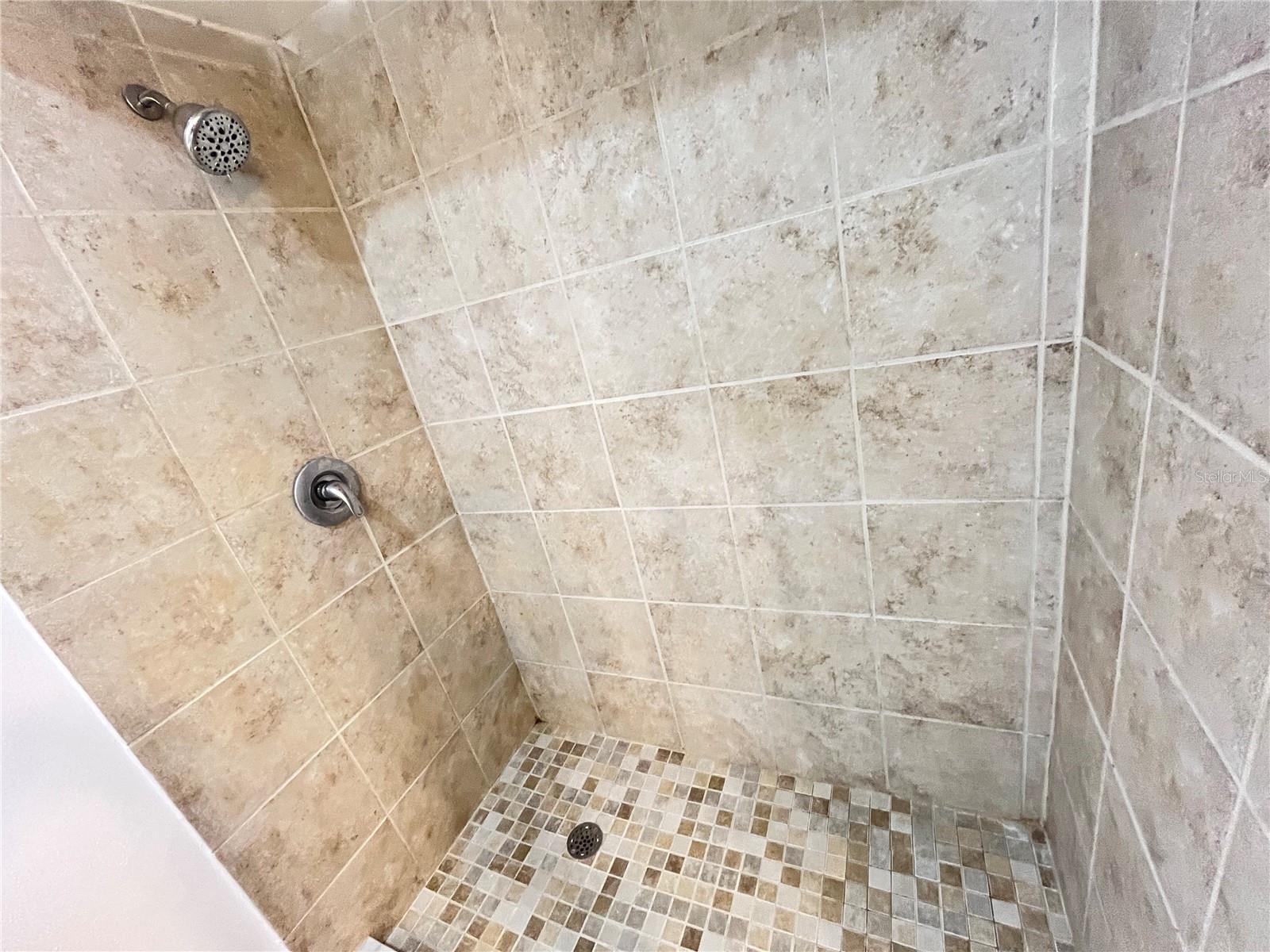 Image 28 of 53 For 6 Robinwood Drive