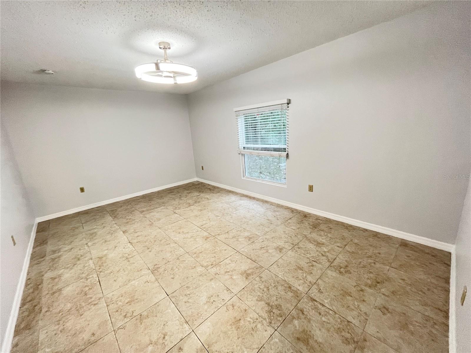 Image 41 of 53 For 6 Robinwood Drive