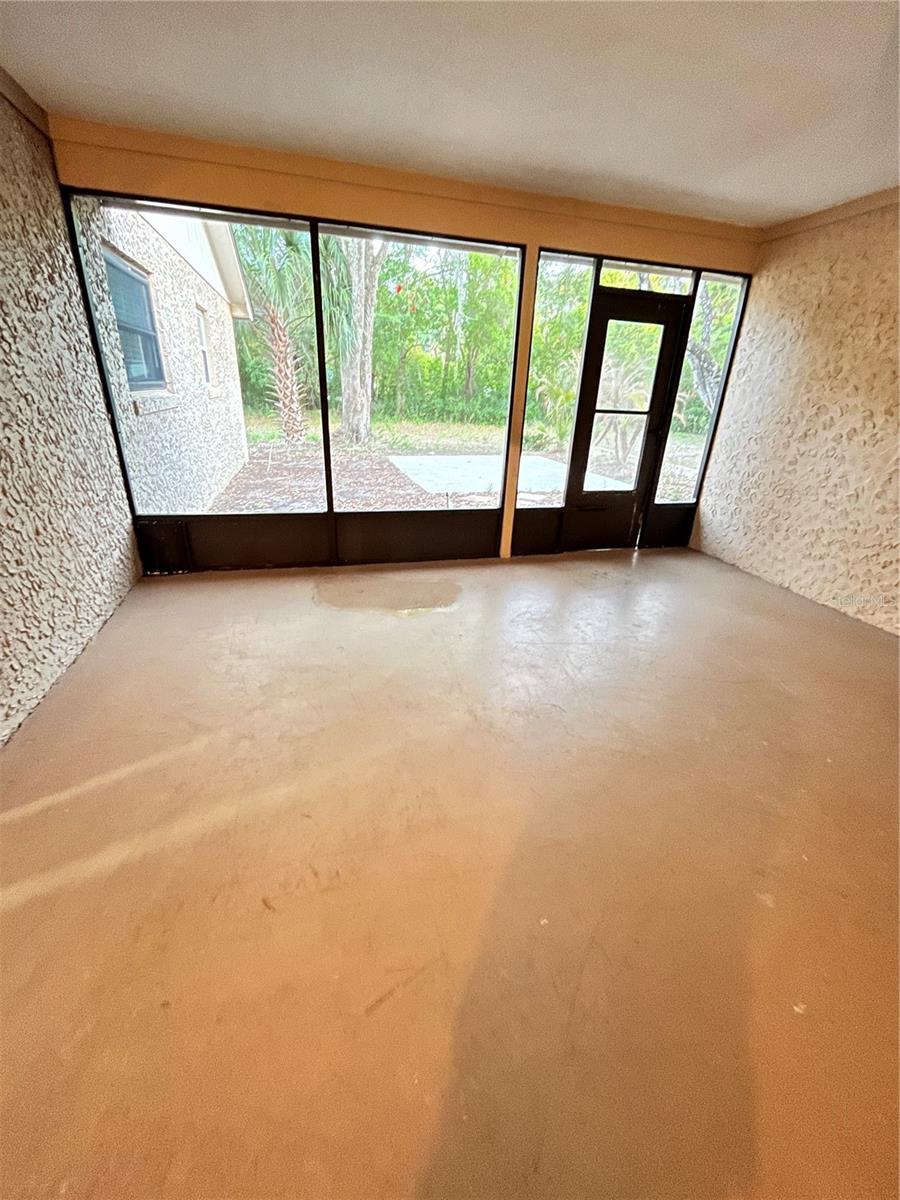 Image 46 of 53 For 6 Robinwood Drive