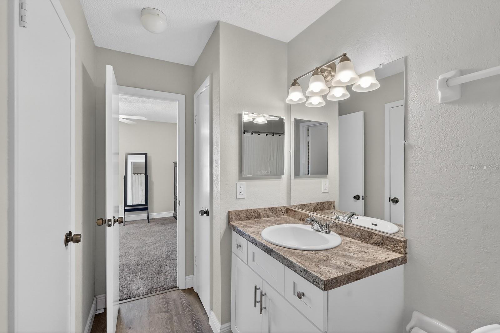 Image 21 of 44 For 1600 Big Tree Road H5