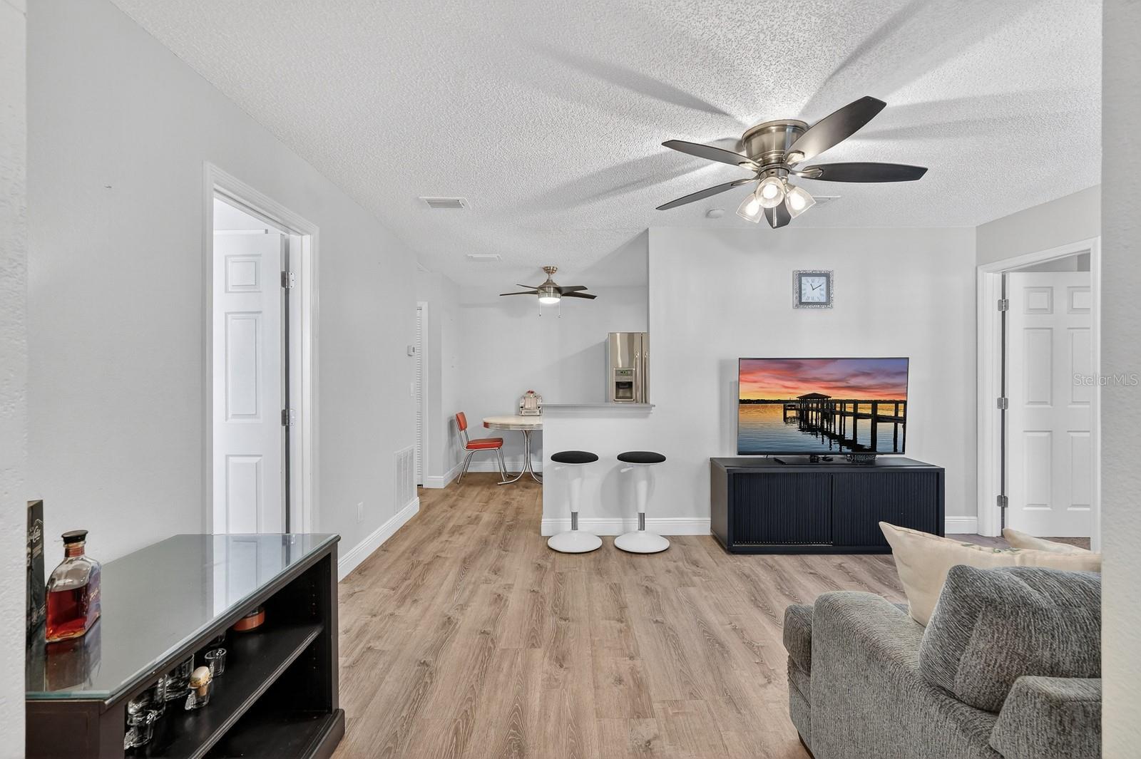 Image 4 of 44 For 1600 Big Tree Road H5