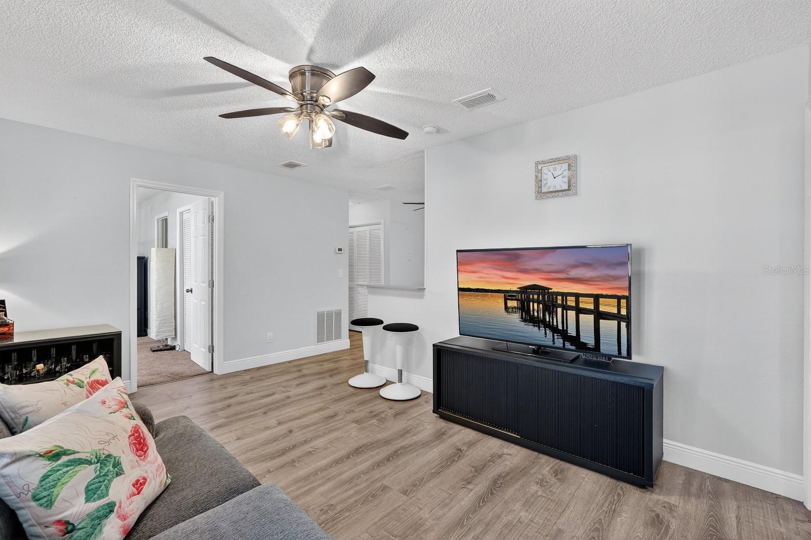 Image 7 of 44 For 1600 Big Tree Road H5