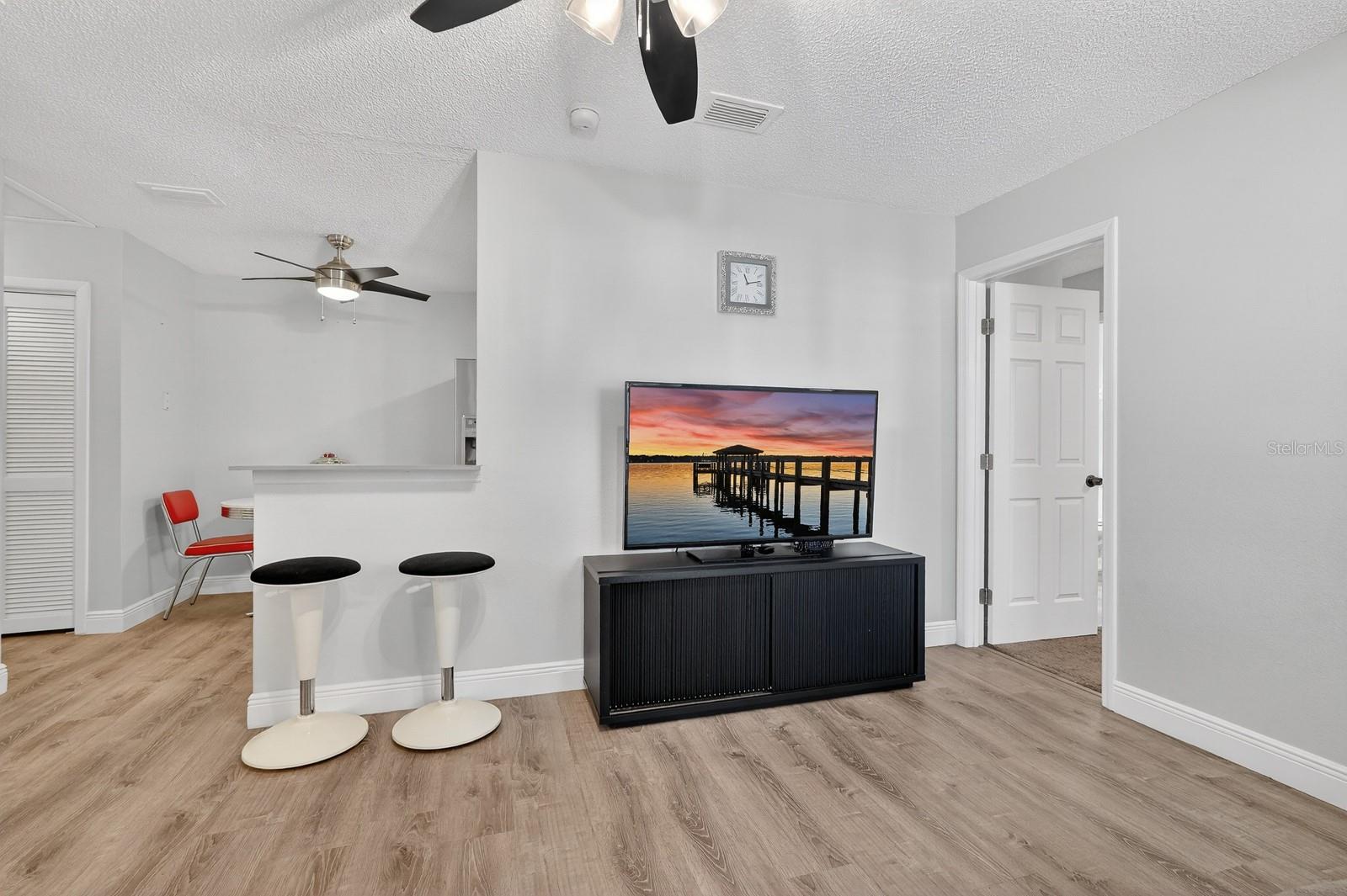 Image 9 of 44 For 1600 Big Tree Road H5