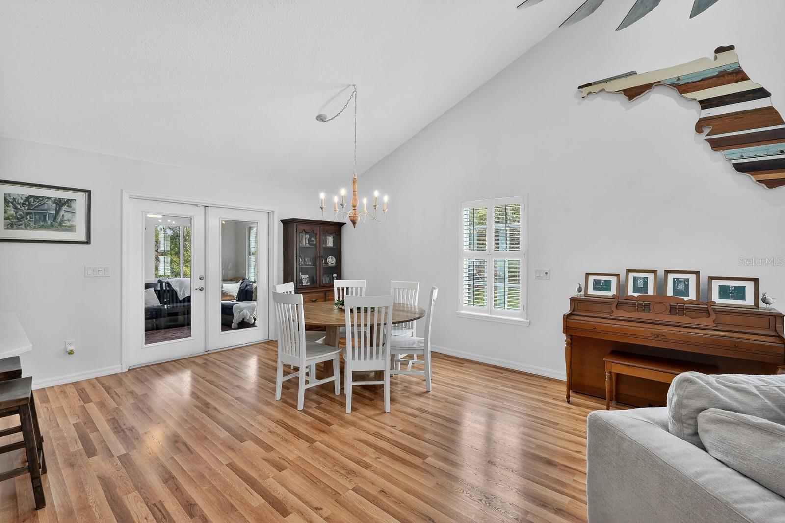 Image 13 of 73 For 1523 Lakeside Drive