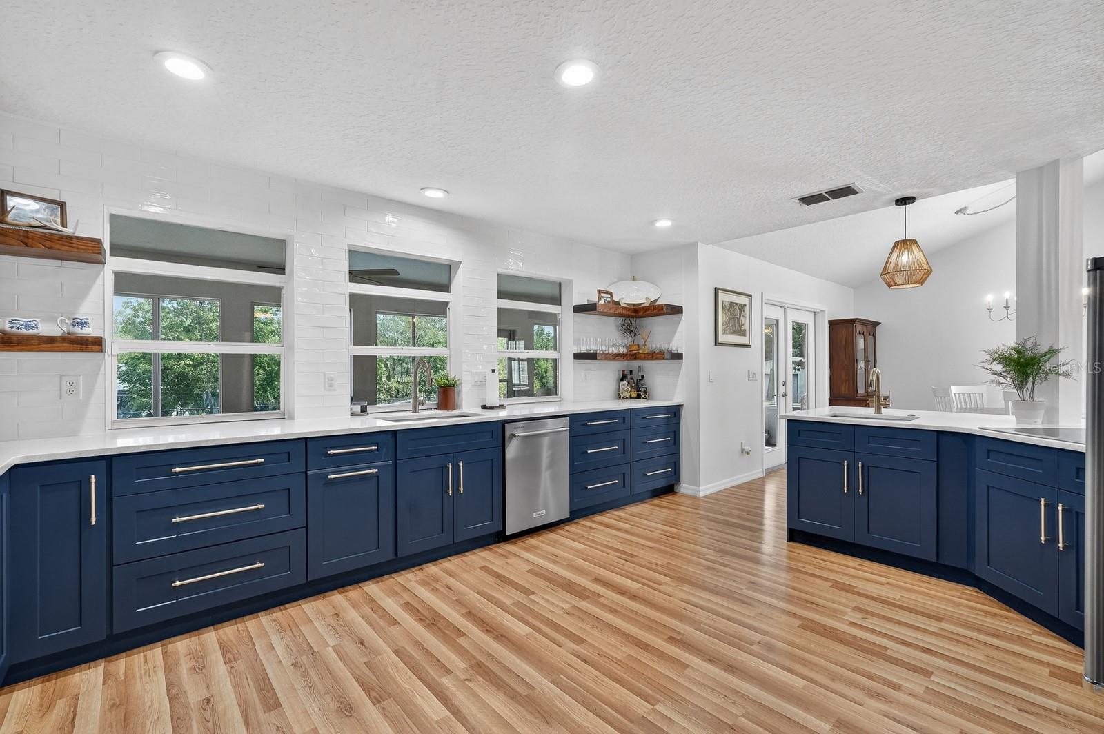 Image 15 of 73 For 1523 Lakeside Drive