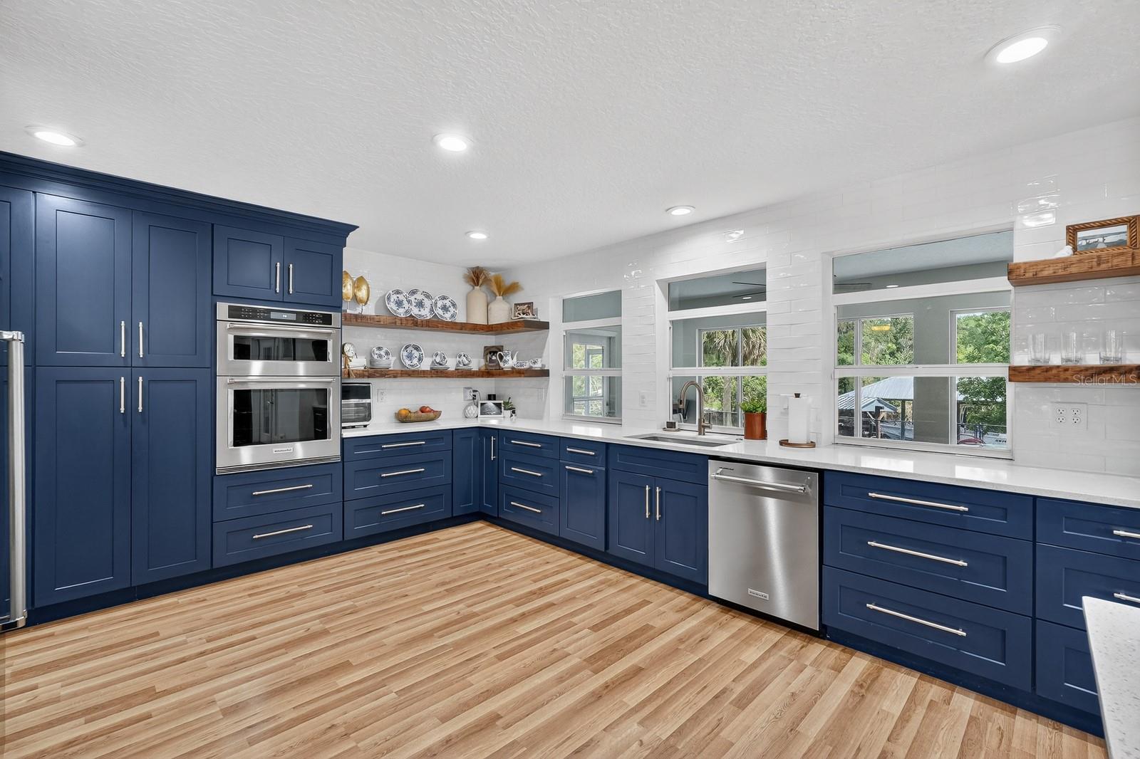 Image 16 of 73 For 1523 Lakeside Drive