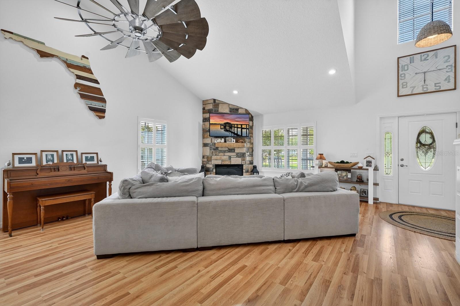 Image 9 of 73 For 1523 Lakeside Drive